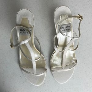 Lady Dye's woman's white leather bonded soles heels with buckled straps size 7